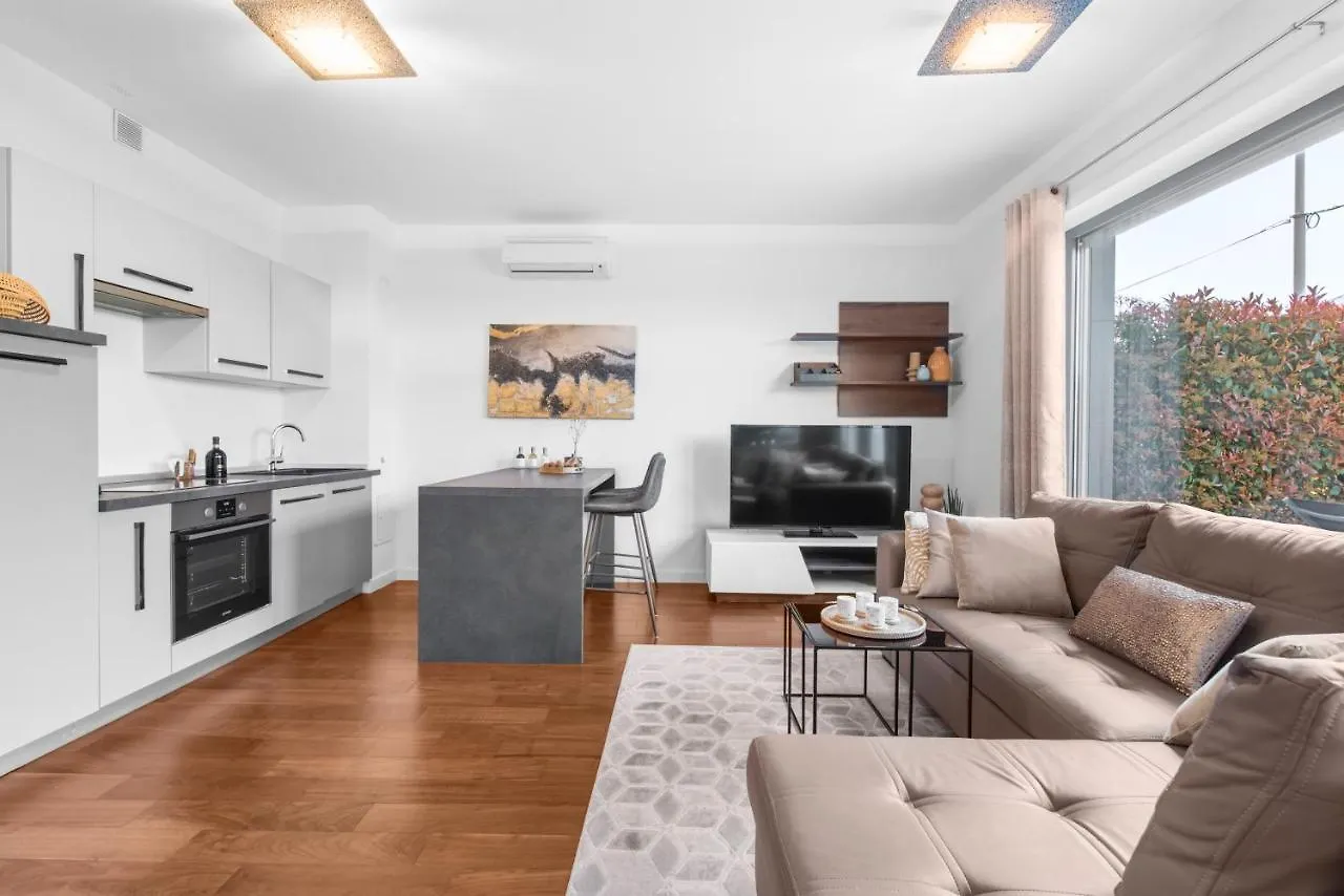 Luxury New Apartment With Private Garden Near The Beach! Porec