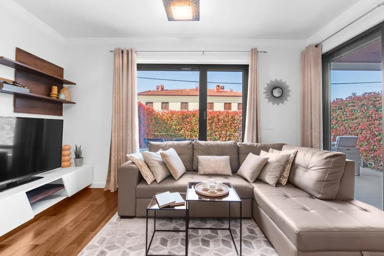 Luxury New Apartment With Private Garden Near The Beach! Porec