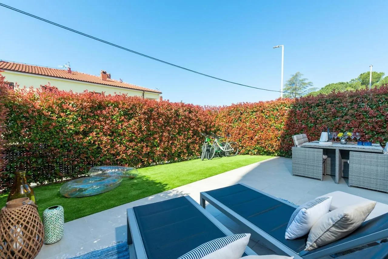 Luxury New Apartment With Private Garden Near The Beach! Porec