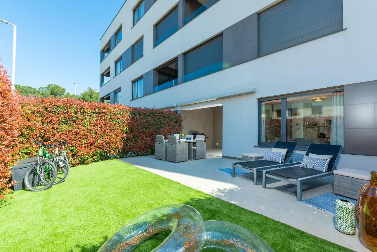 Luxury New Apartment With Private Garden Near The Beach! Porec