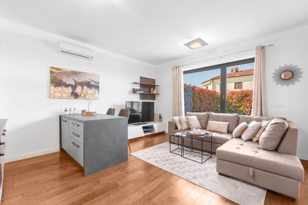 Luxury New Apartment With Private Garden Near The Beach! Porec