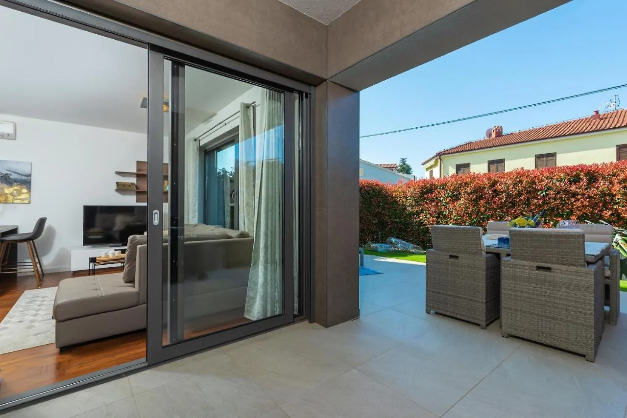Luxury New Apartment With Private Garden Near The Beach! Porec Croatia